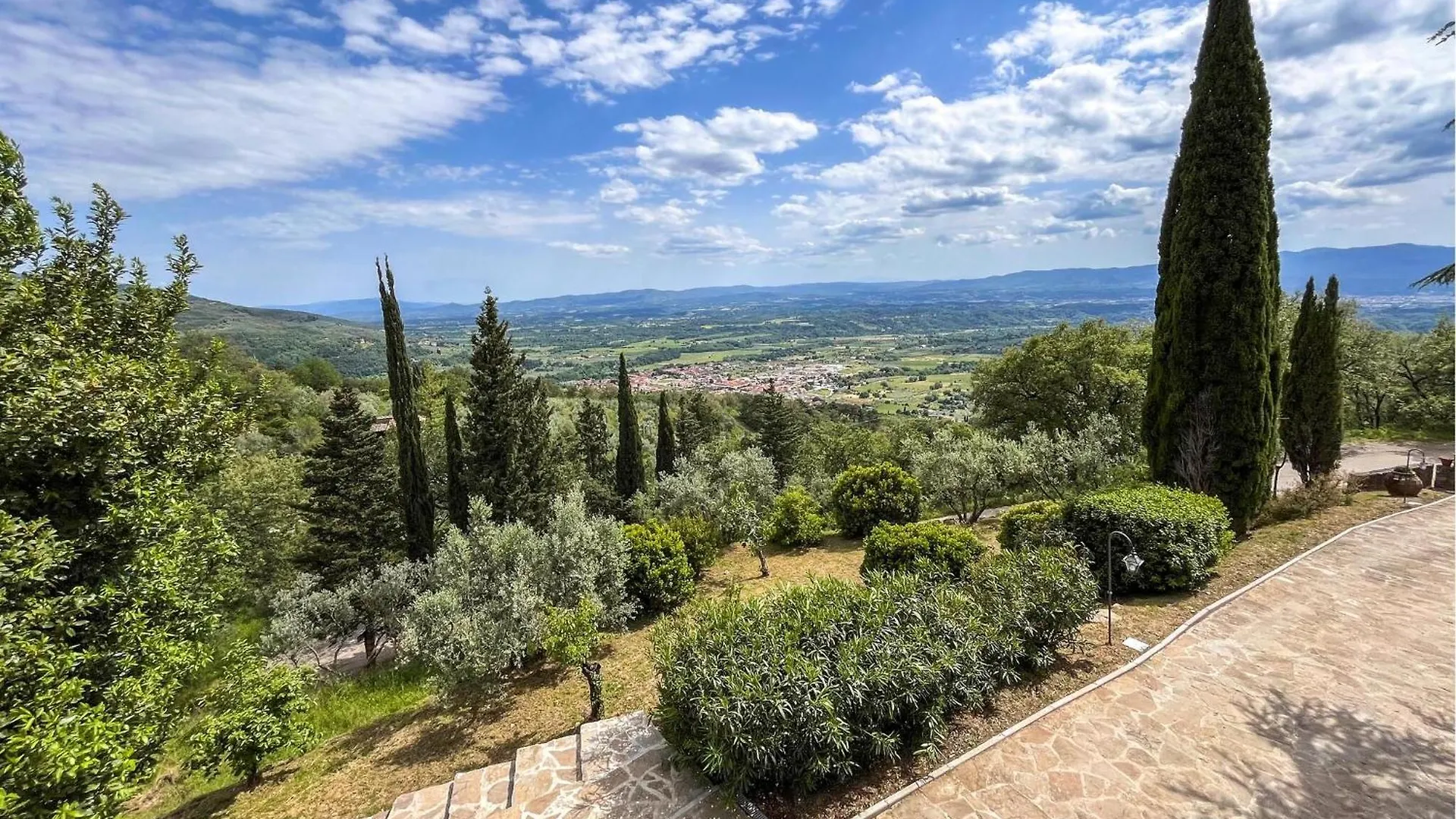 Holiday home 3 Bedroom Awesome Home In Loro Ciuffenna Italy