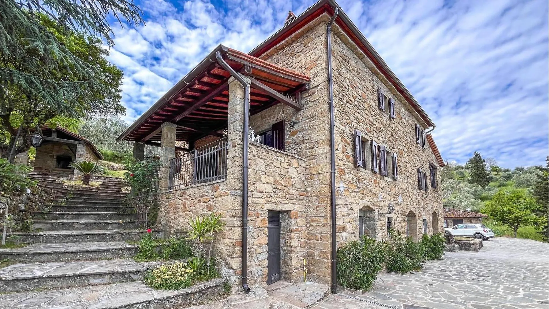 Holiday home 3 Bedroom Awesome Home In Loro Ciuffenna